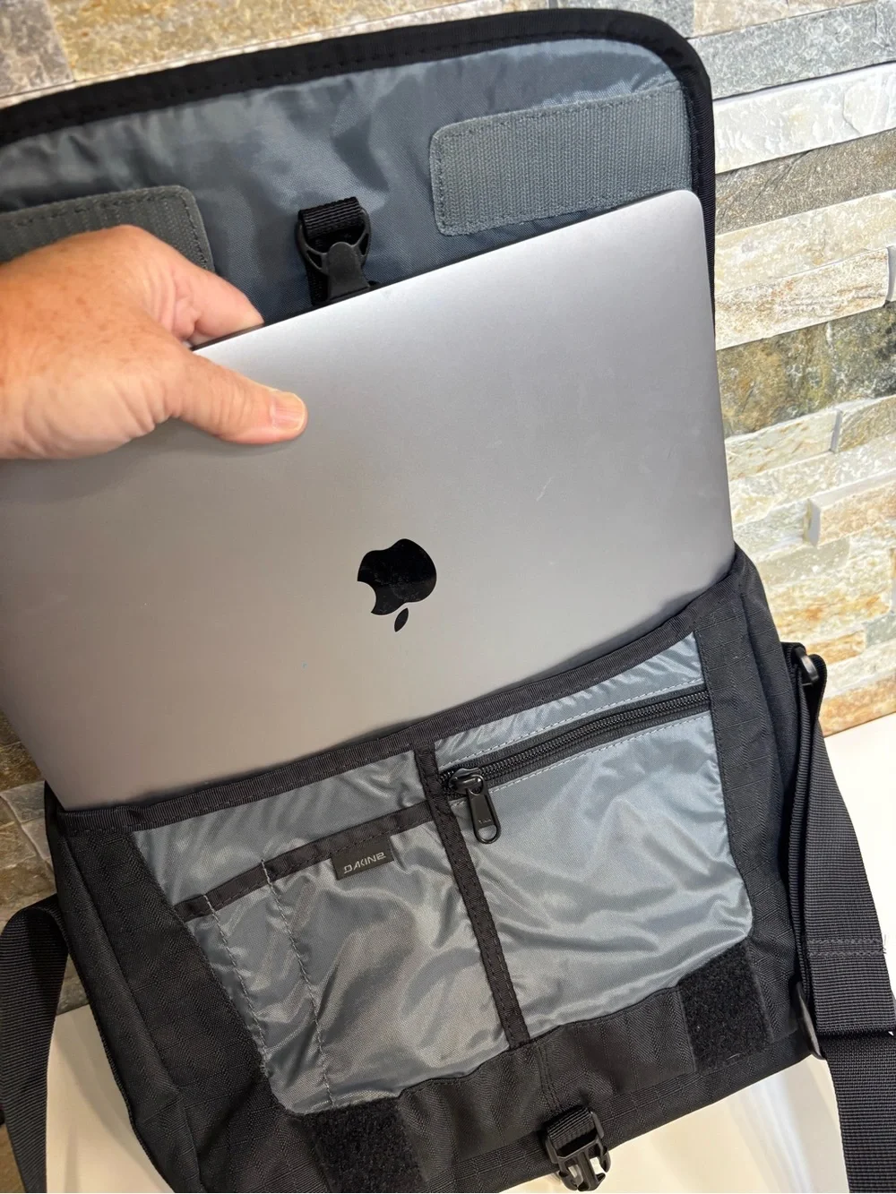 Dakine Hudson Messenger Bag 20L Black Laptop Crossbody Briefcase Travel